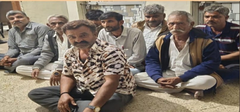 Surendranagar LCB Police nabbed 08 persons with valuables including cash while gambling on the outskirts of Gundiawda village.